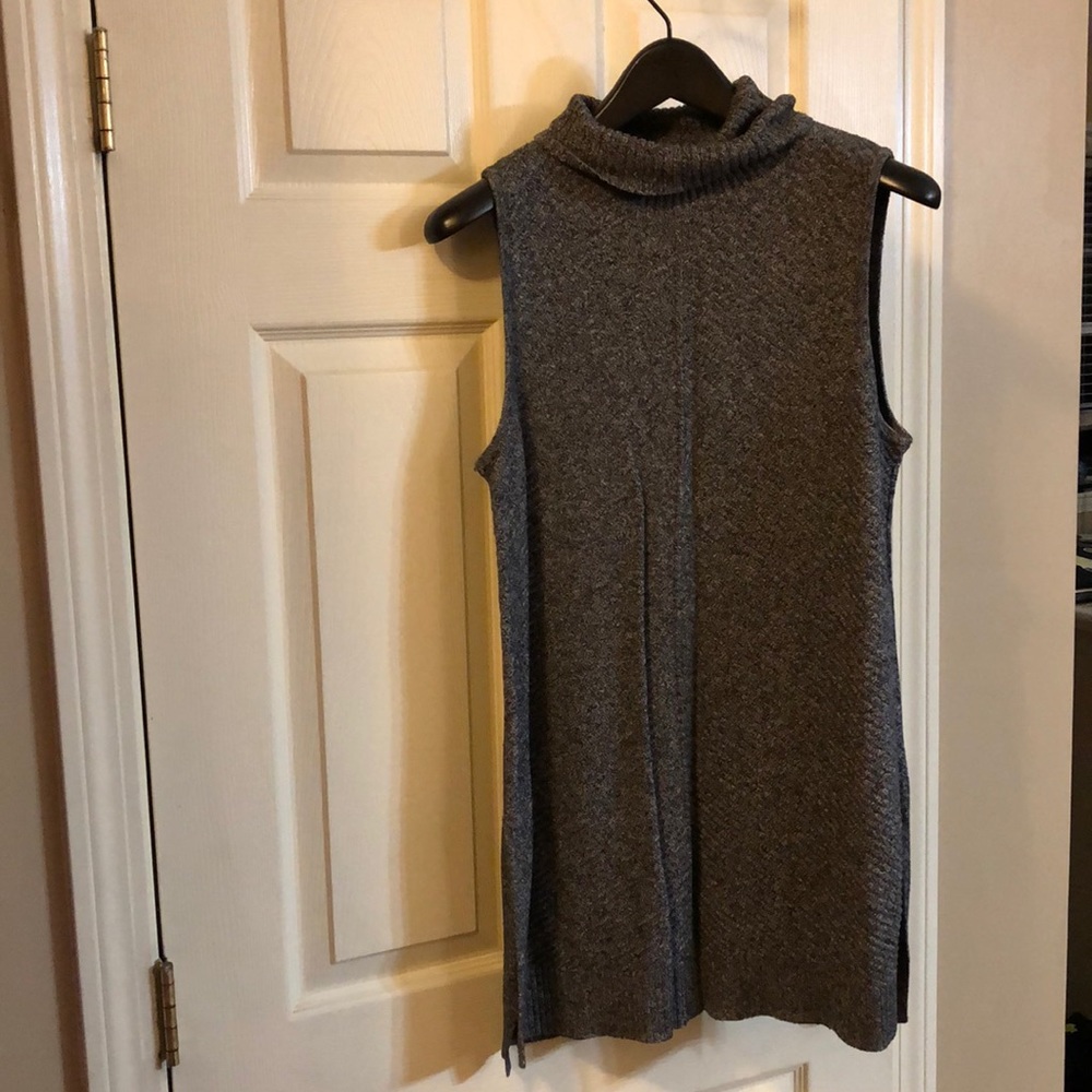Sleeveless sweater tunic
